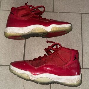 Jordan 11 Red
